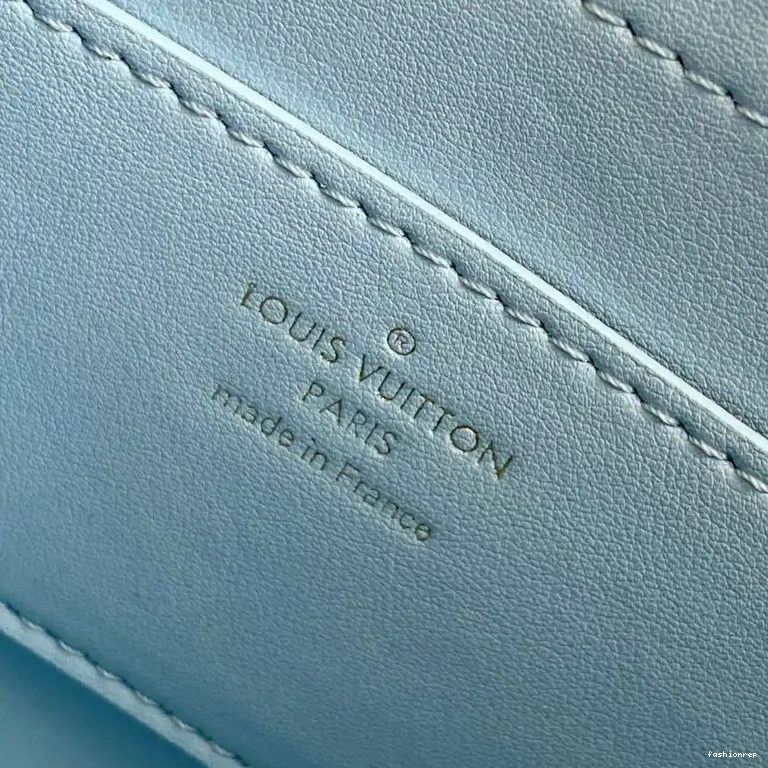 Fashionrepsfam ru LV 2110YA0042 Bags 0817